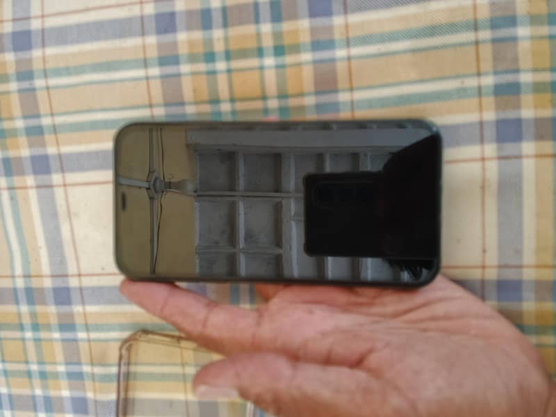 Apple iPhone 11 0