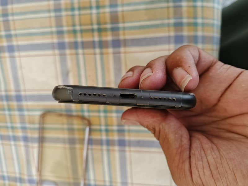 Apple iPhone 11 3