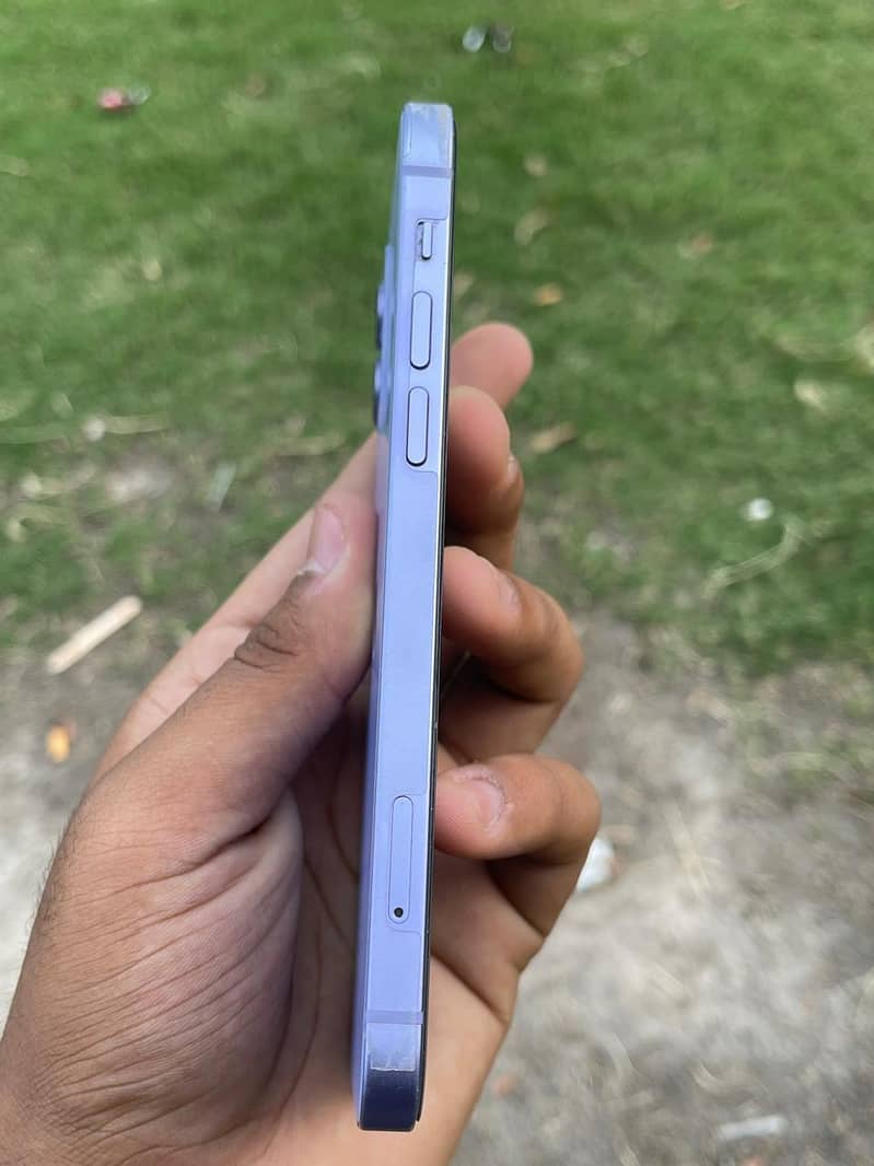 Apple iPhone 12 1