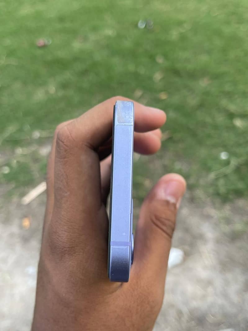 Apple iPhone 12 3