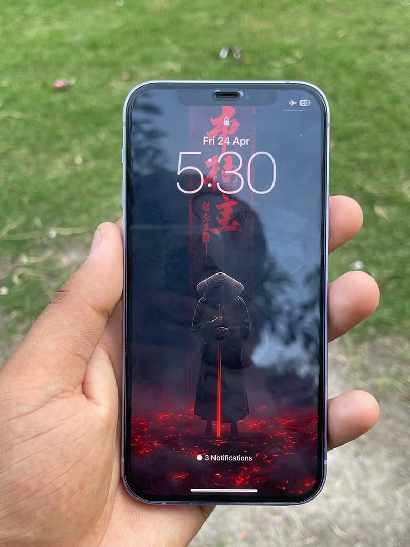 Apple iPhone 12 4