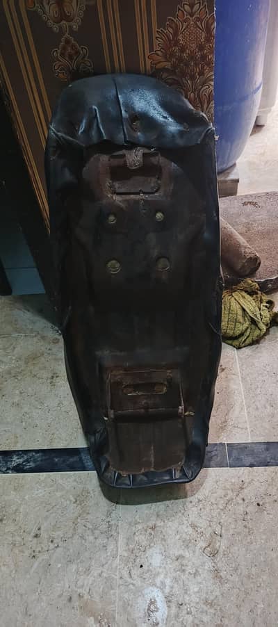 CD70 Bike seat and CD70 jump