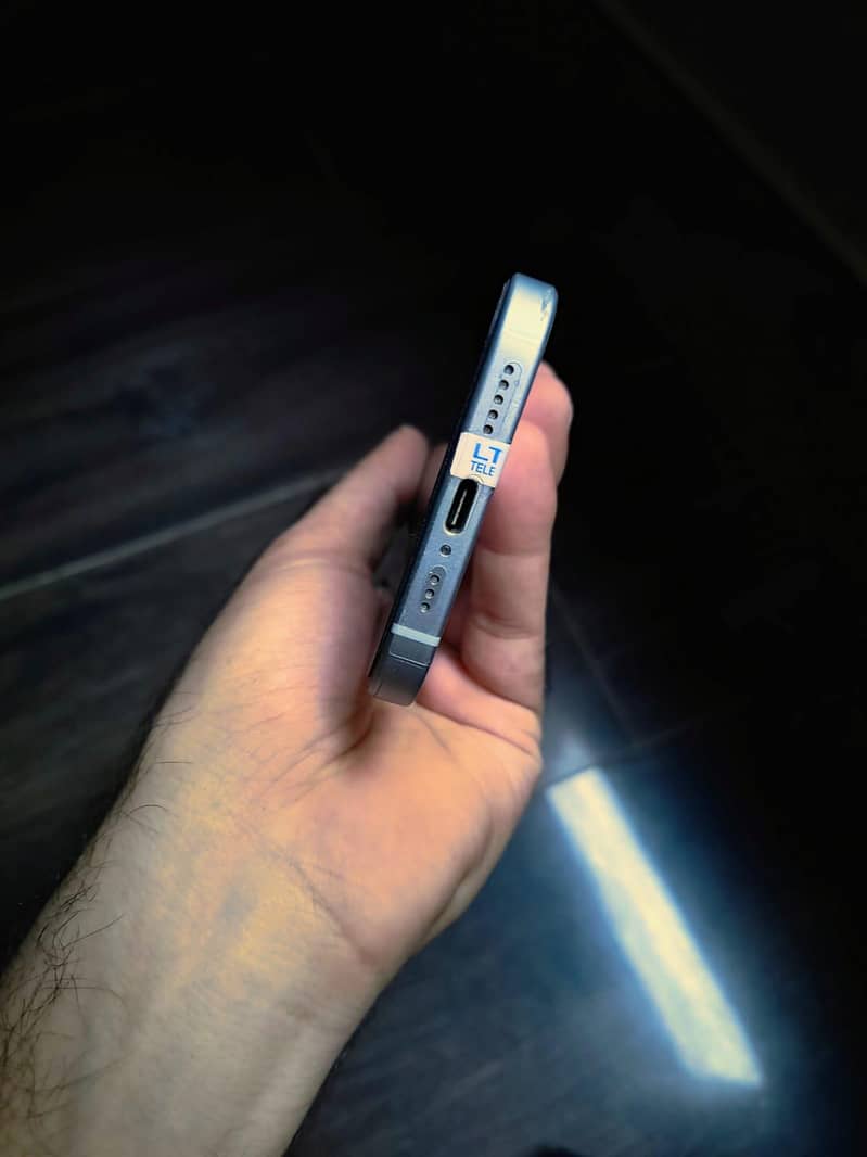 Apple iPhone 15 4