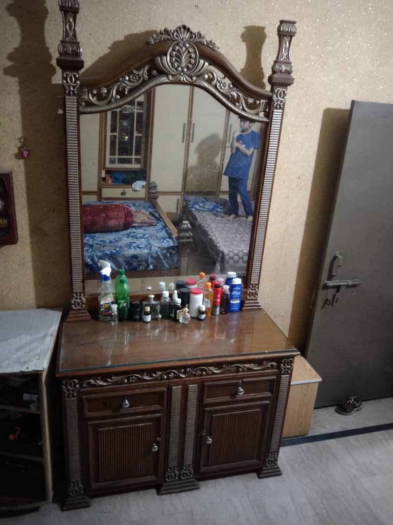 Dressing Table with looking Mirror 3