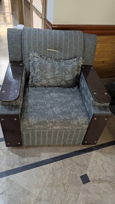 7 Seater sofa set for sale
