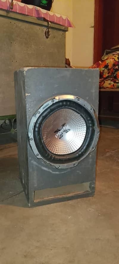 Sony xplod 1300 watt 380RMS Very Rear and power full base urgent sell