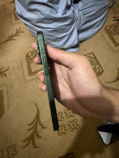 Apple iPhone 13