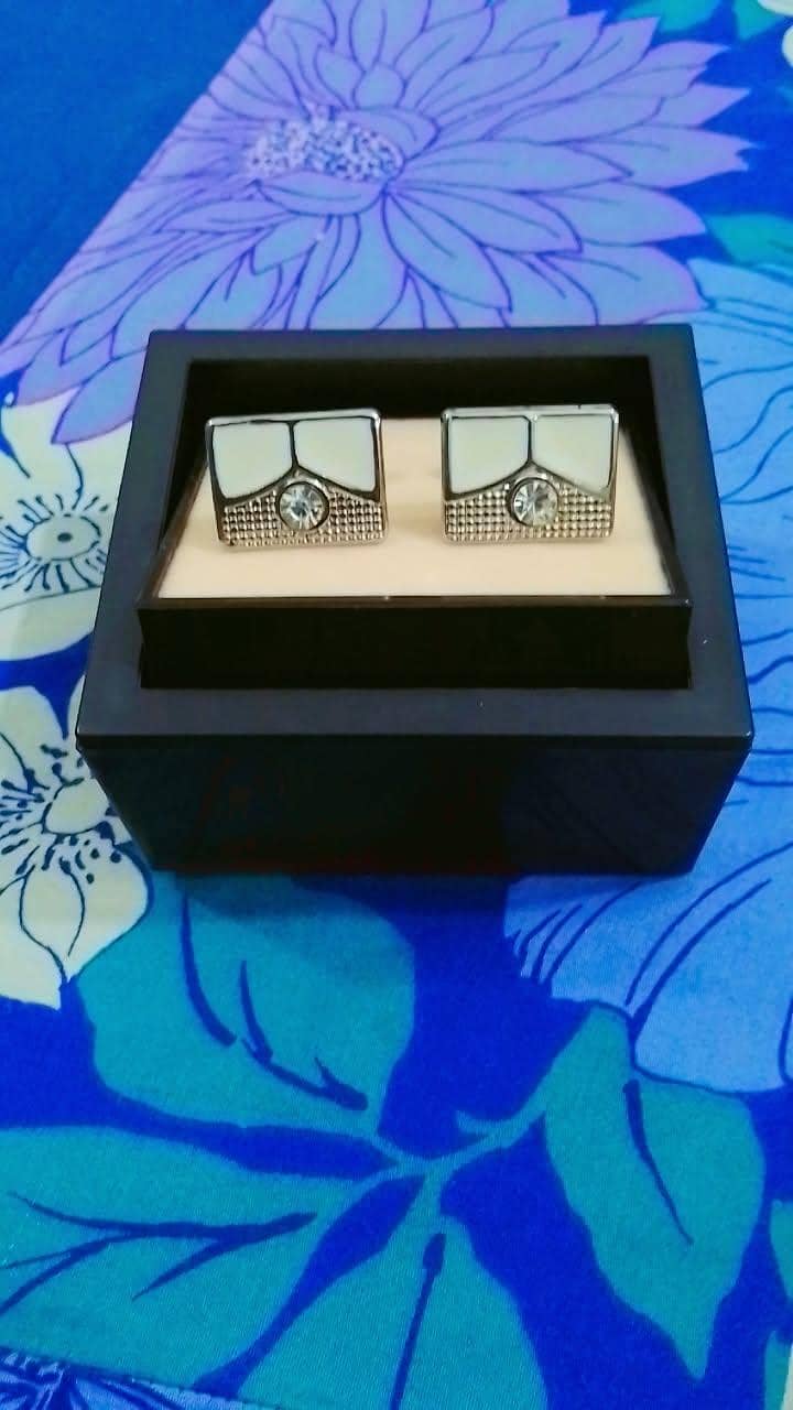 Cufflinks 0