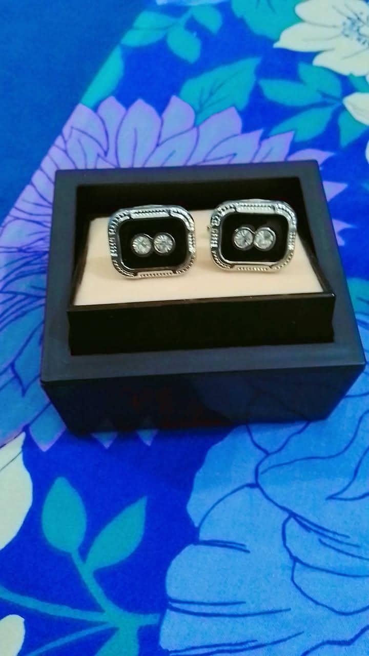 Cufflinks 2