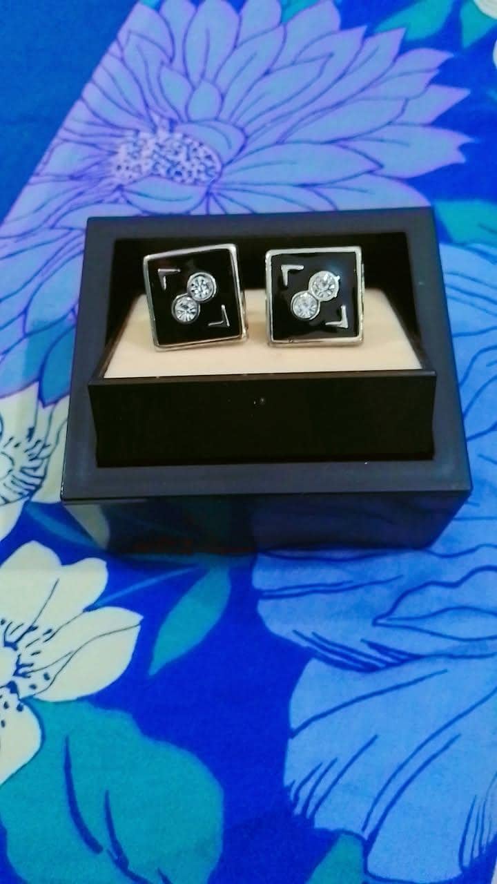 Cufflinks 3