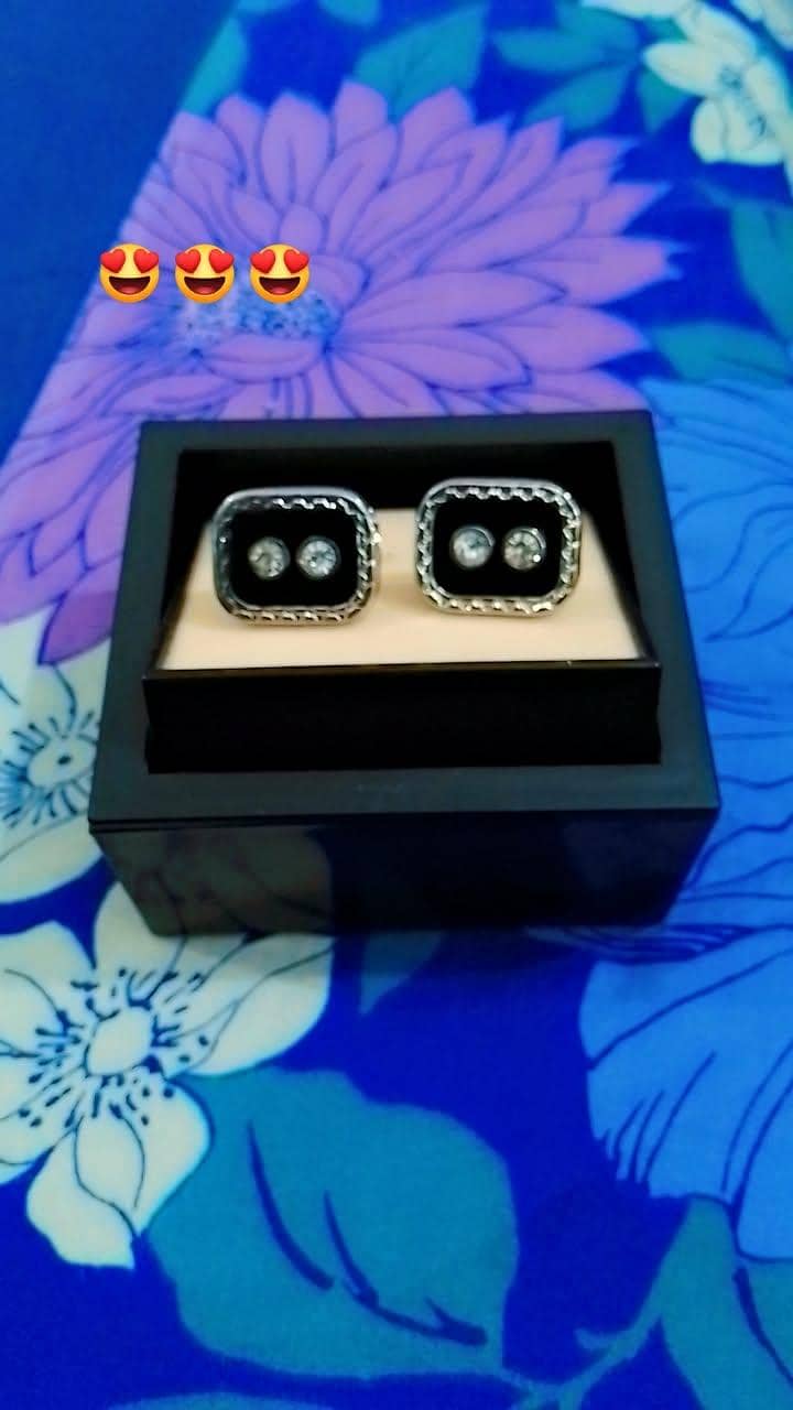 Cufflinks 4
