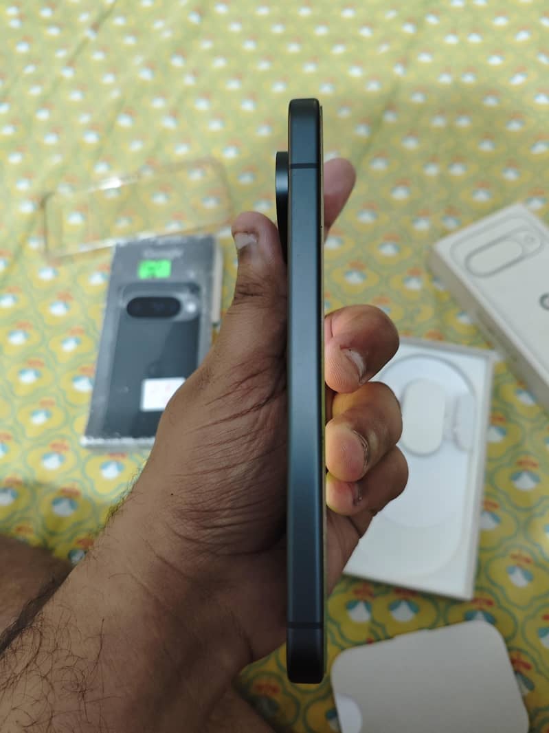 Google Pixel 10 4