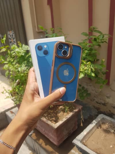 Apple iPhone 13