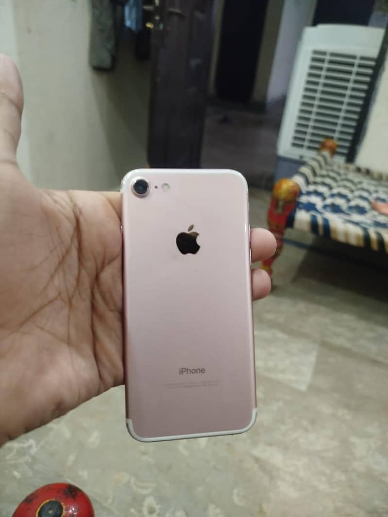 Apple iPhone 7 0