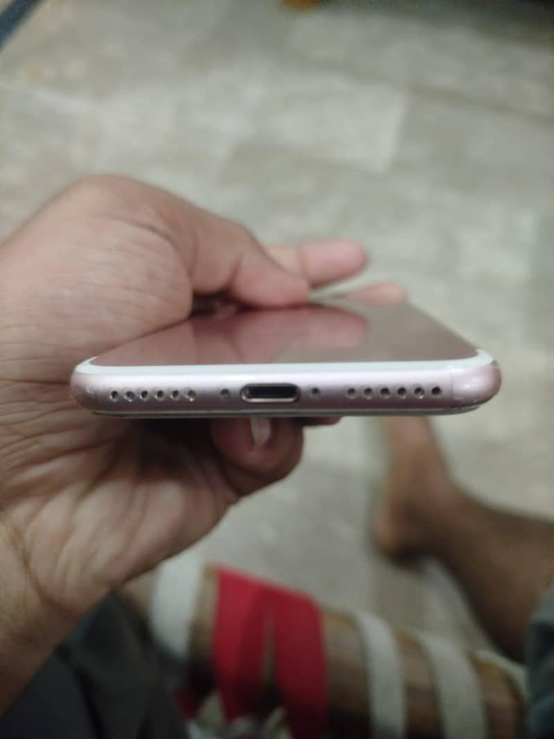 Apple iPhone 7 1