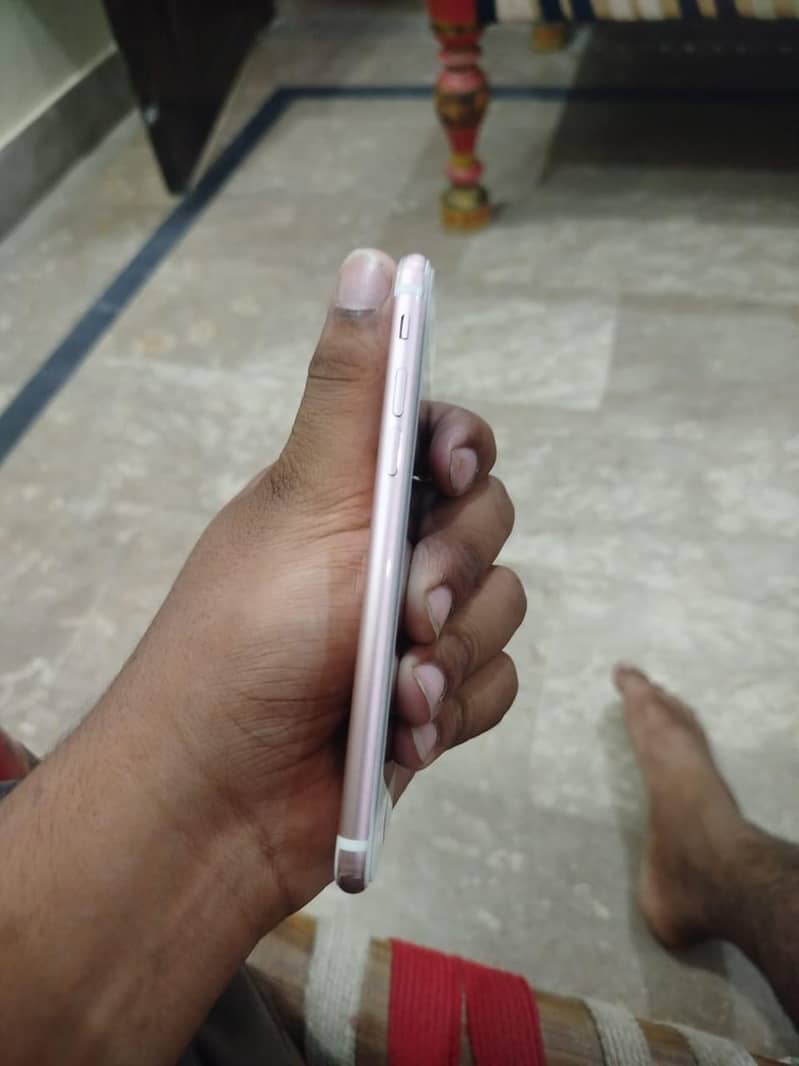 Apple iPhone 7 2