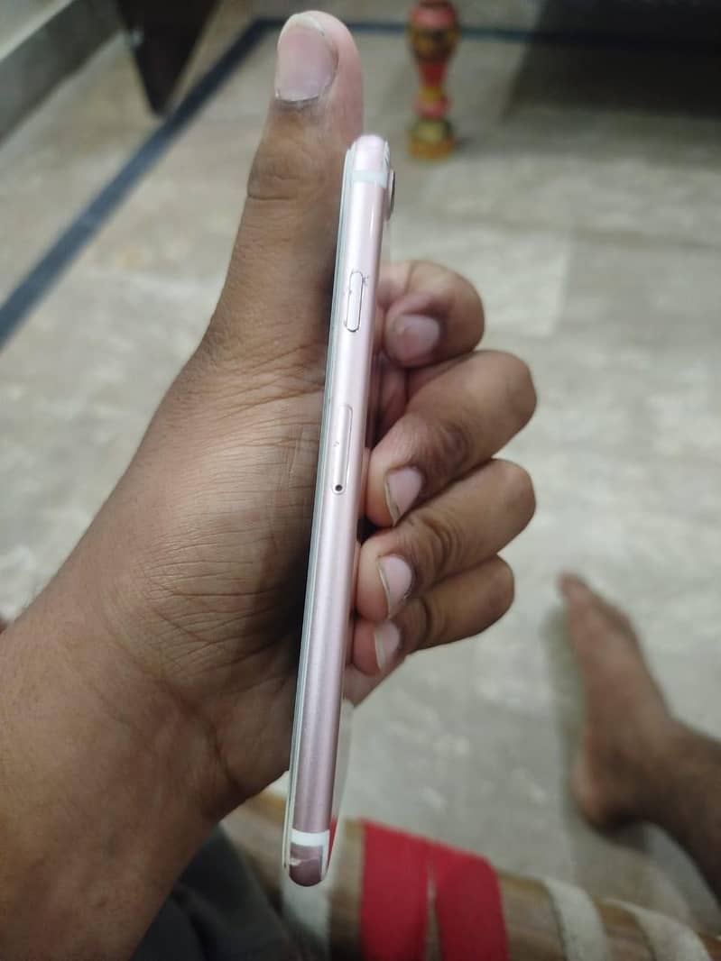 Apple iPhone 7 3