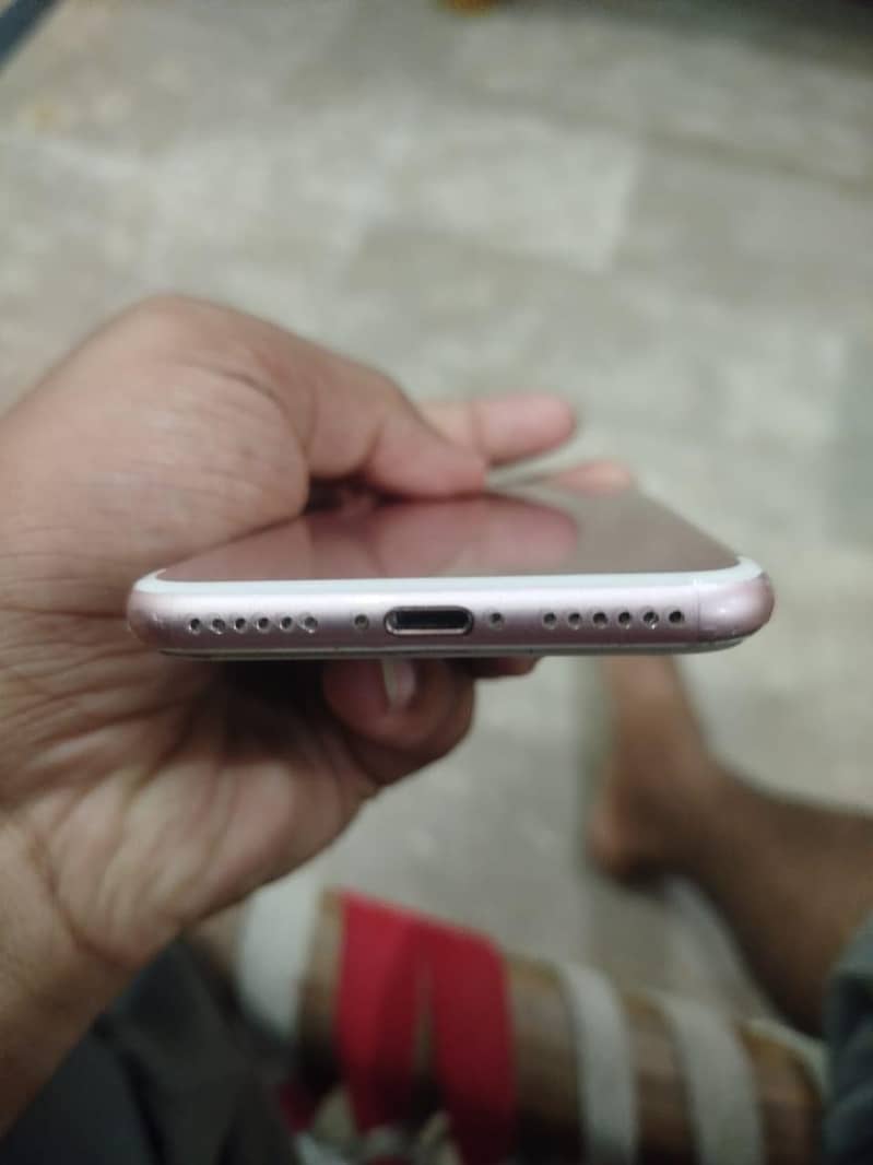 Apple iPhone 7 4