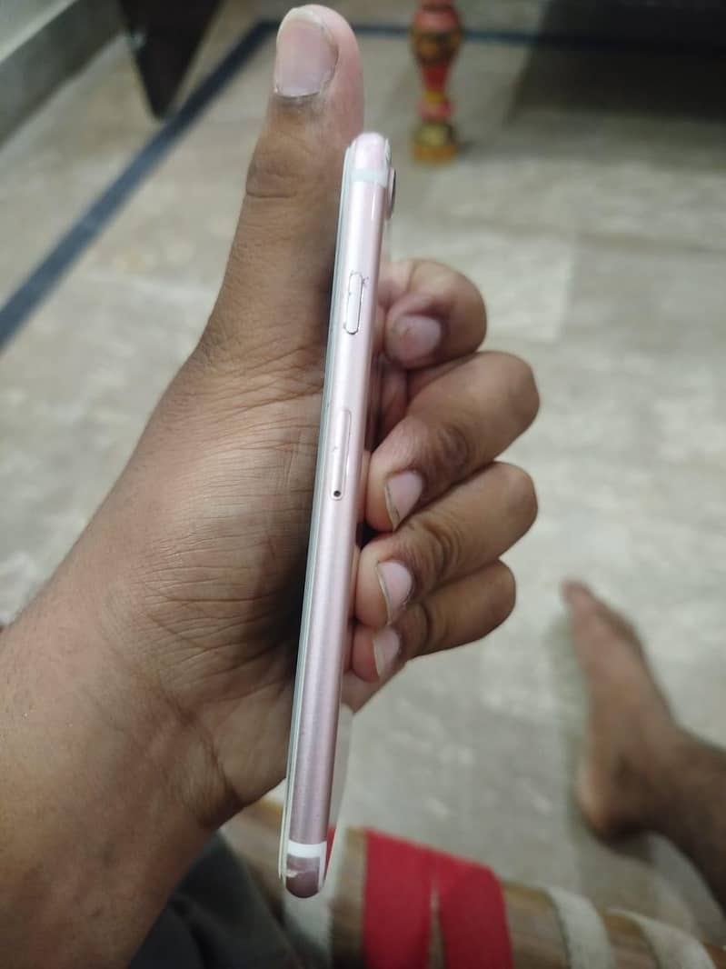 Apple iPhone 7 7