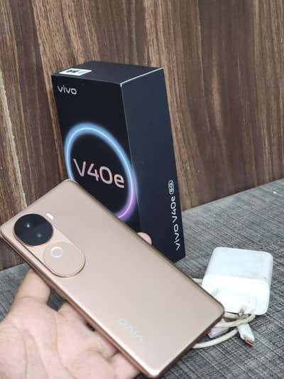 Vivo V40e with box charger