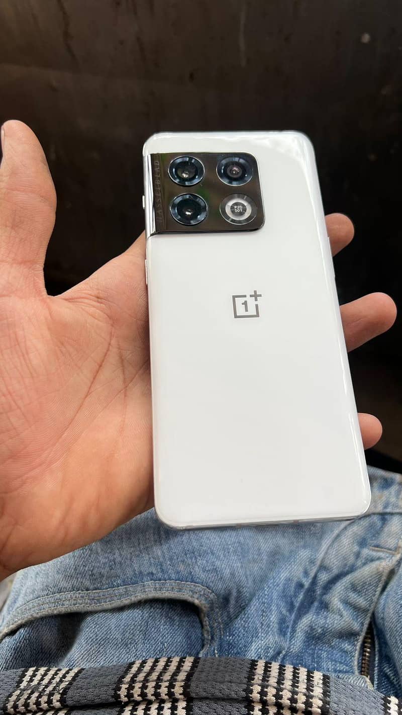 One Plus 10 Pro 1