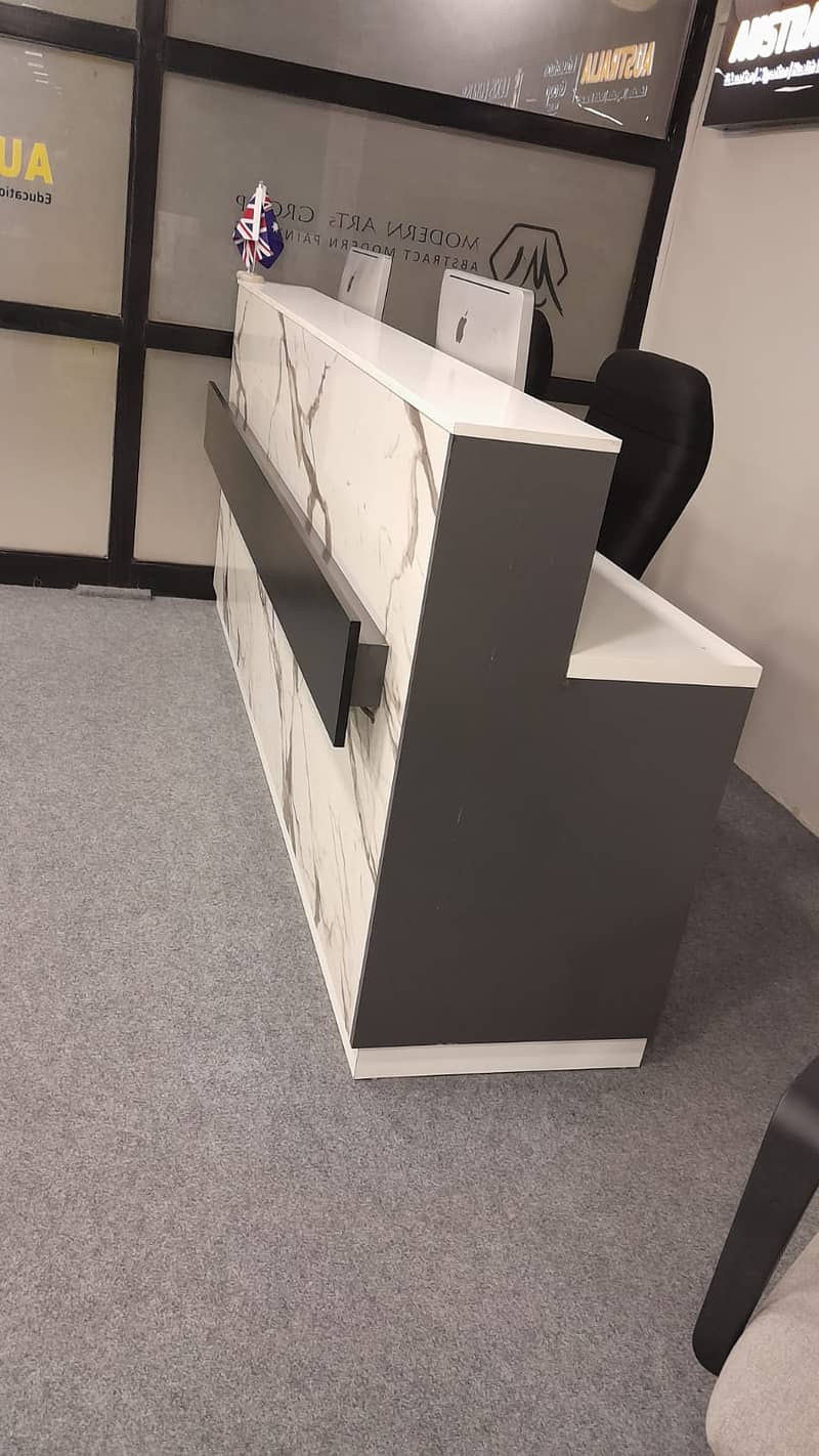 Reception Table | Counter Table 7
