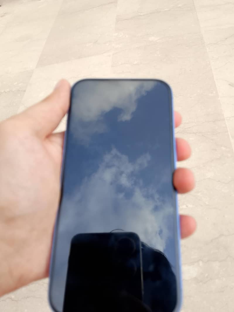 Apple iPhone 16 2