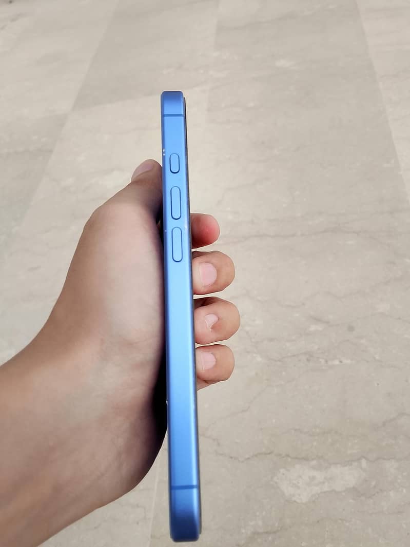 Apple iPhone 16 3