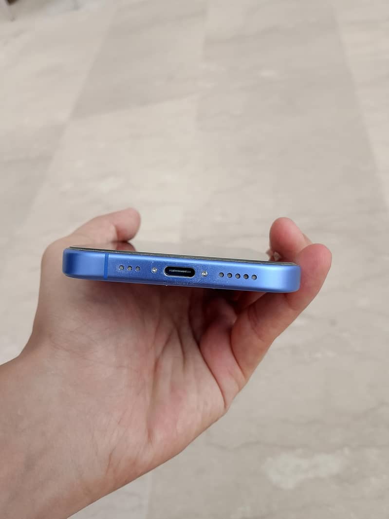 Apple iPhone 16 4