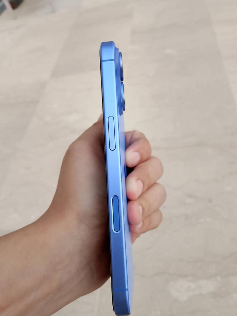 Apple iPhone 16 5