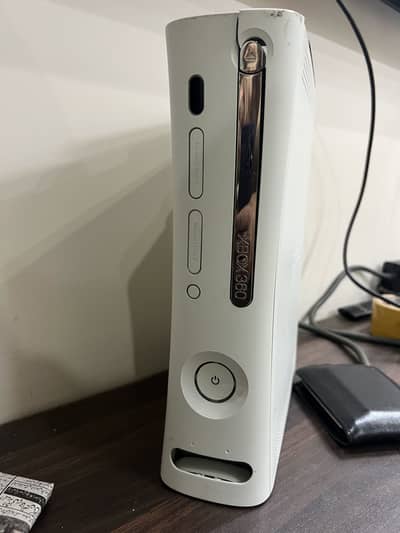 Xbox 360 250gb With 2 Wireless Controller.