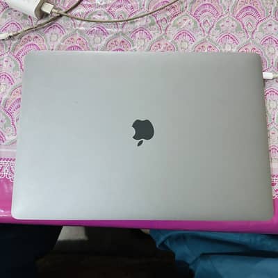 MacBook Pro 2019 i9 15 inches 32 GB Ram for sale