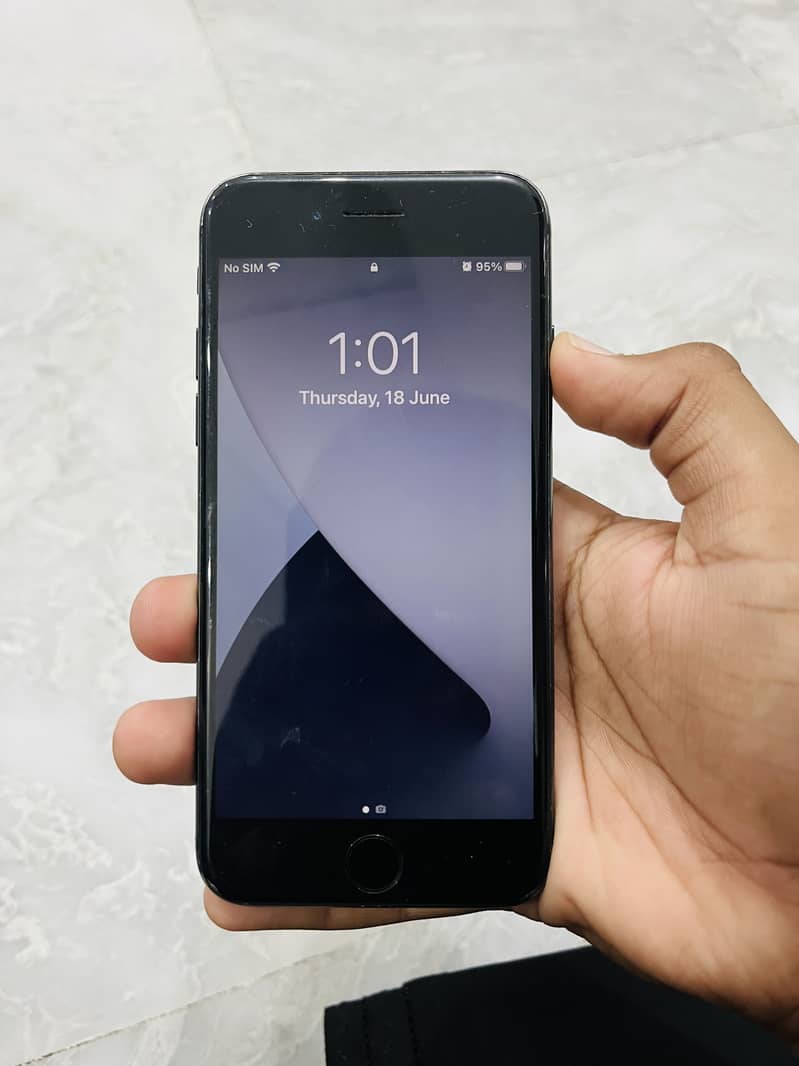 Apple iPhone 7 0