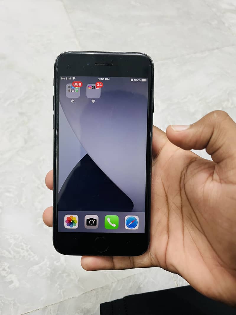 Apple iPhone 7 1