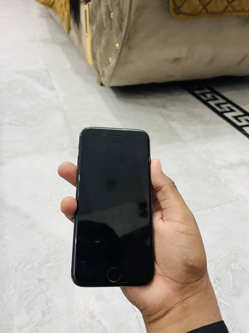 Apple iPhone 7 2
