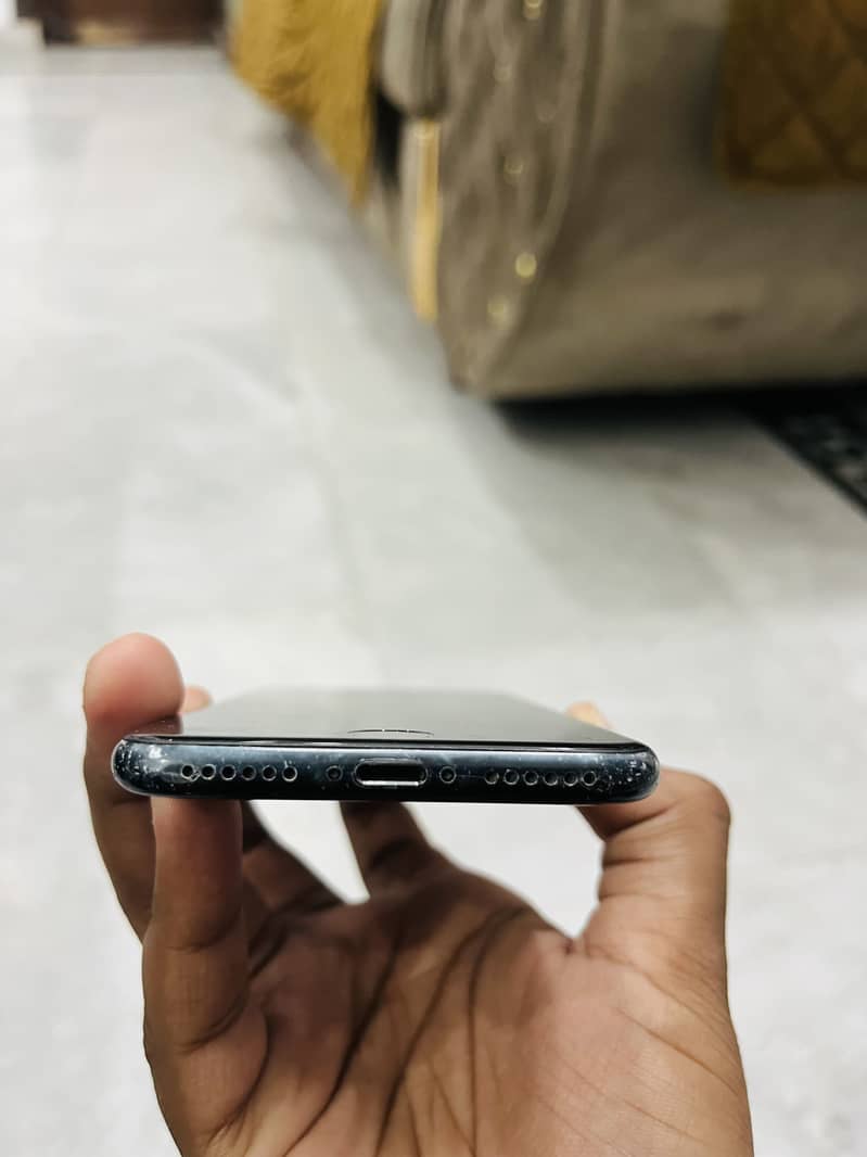 Apple iPhone 7 7