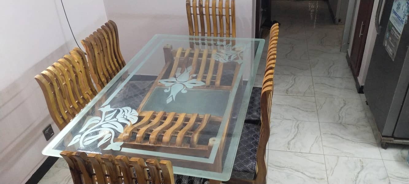 Dining table 0