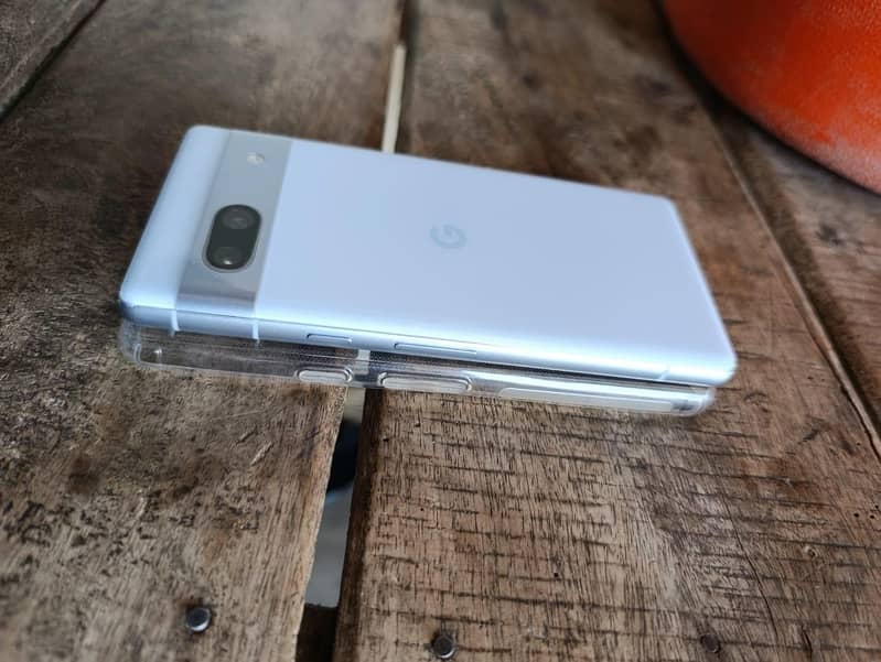 Google Pixel 7a 5