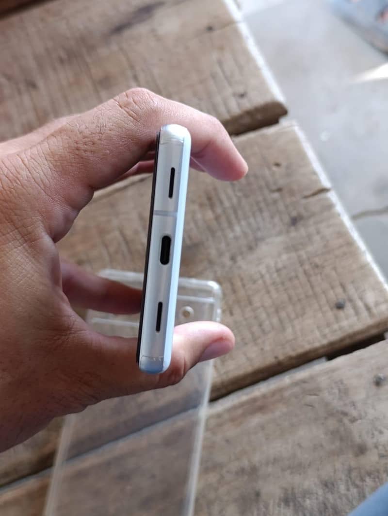 Google Pixel 7a 12