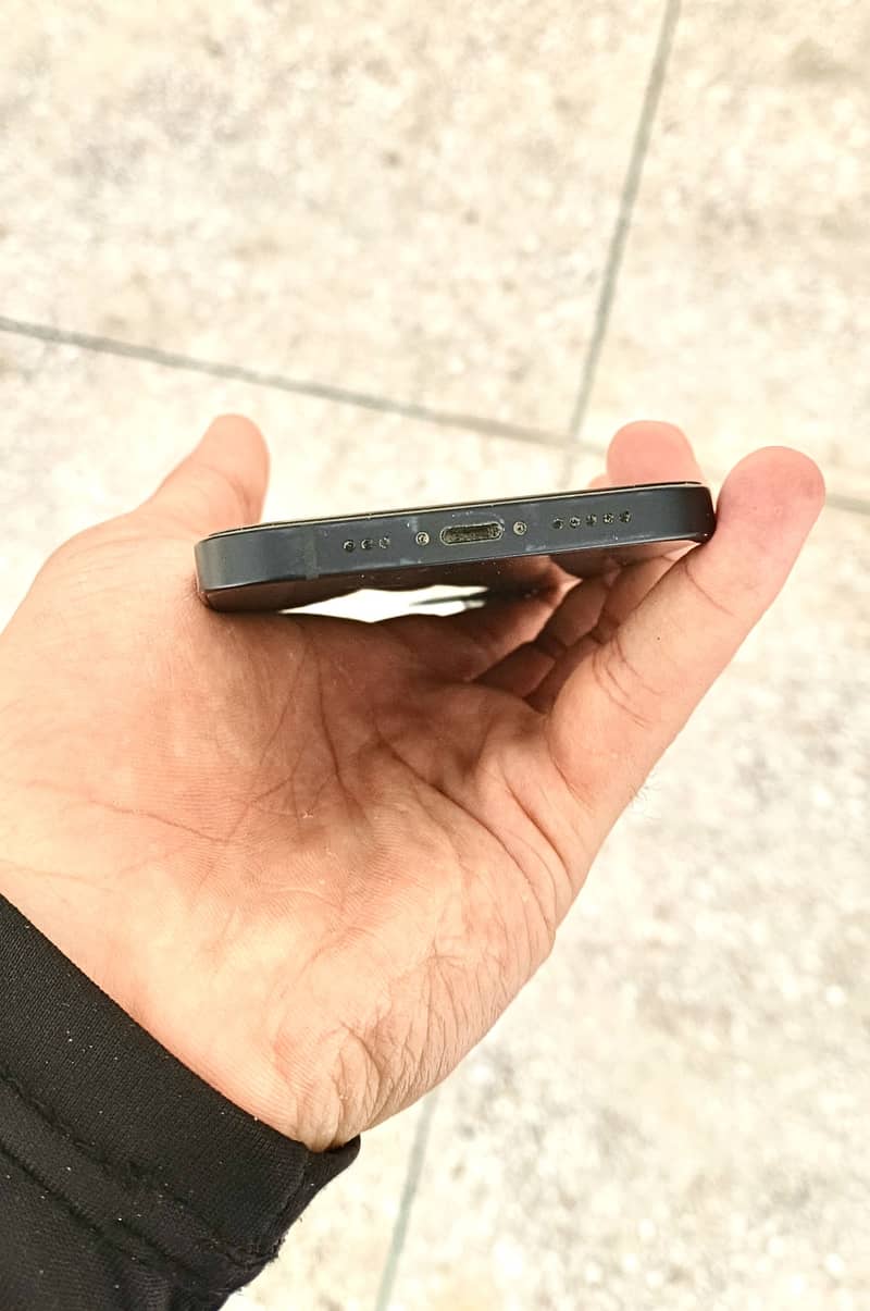 Apple iPhone 12 1