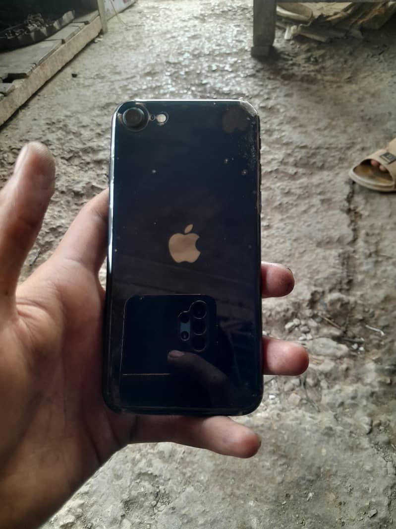 Apple iPhone SE 10