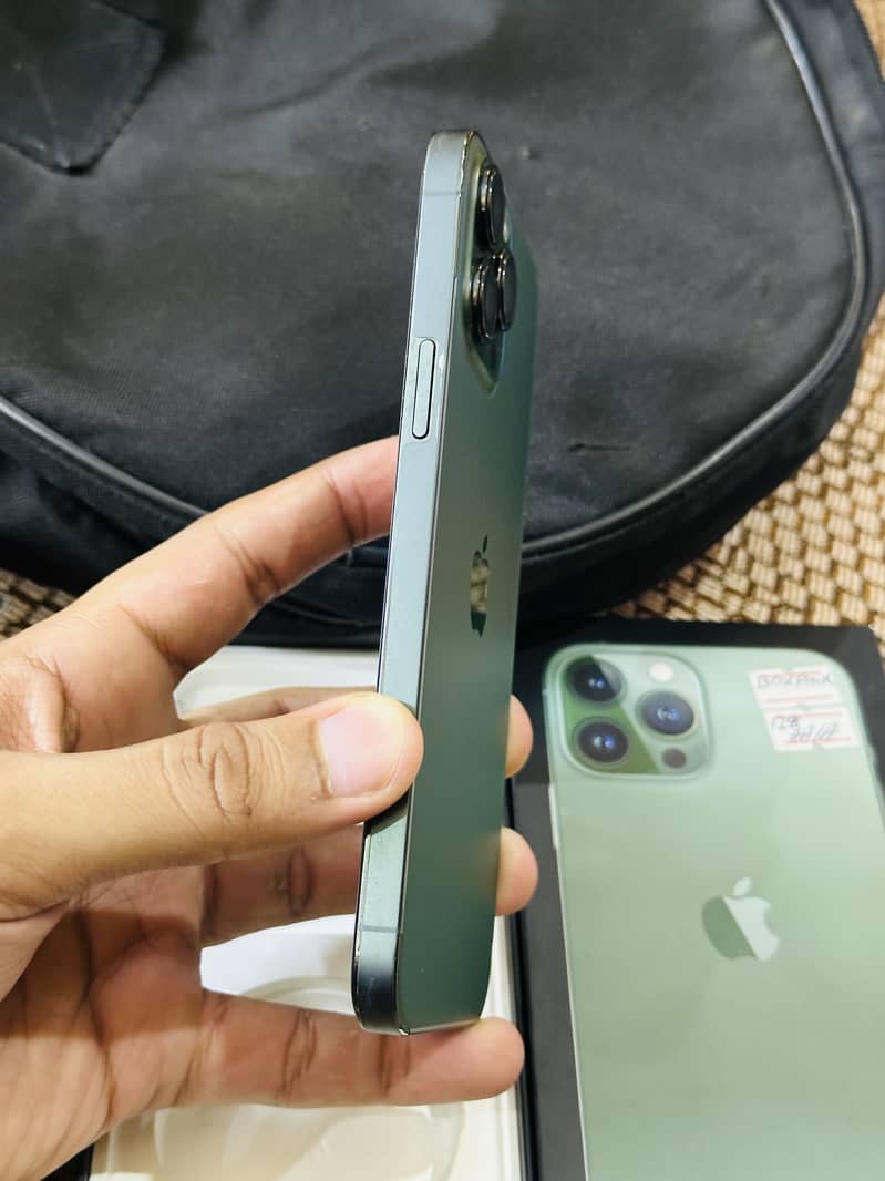 Apple iPhone 13 Pro Max 2