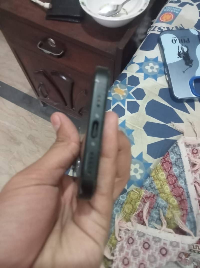 Apple iPhone 15 5