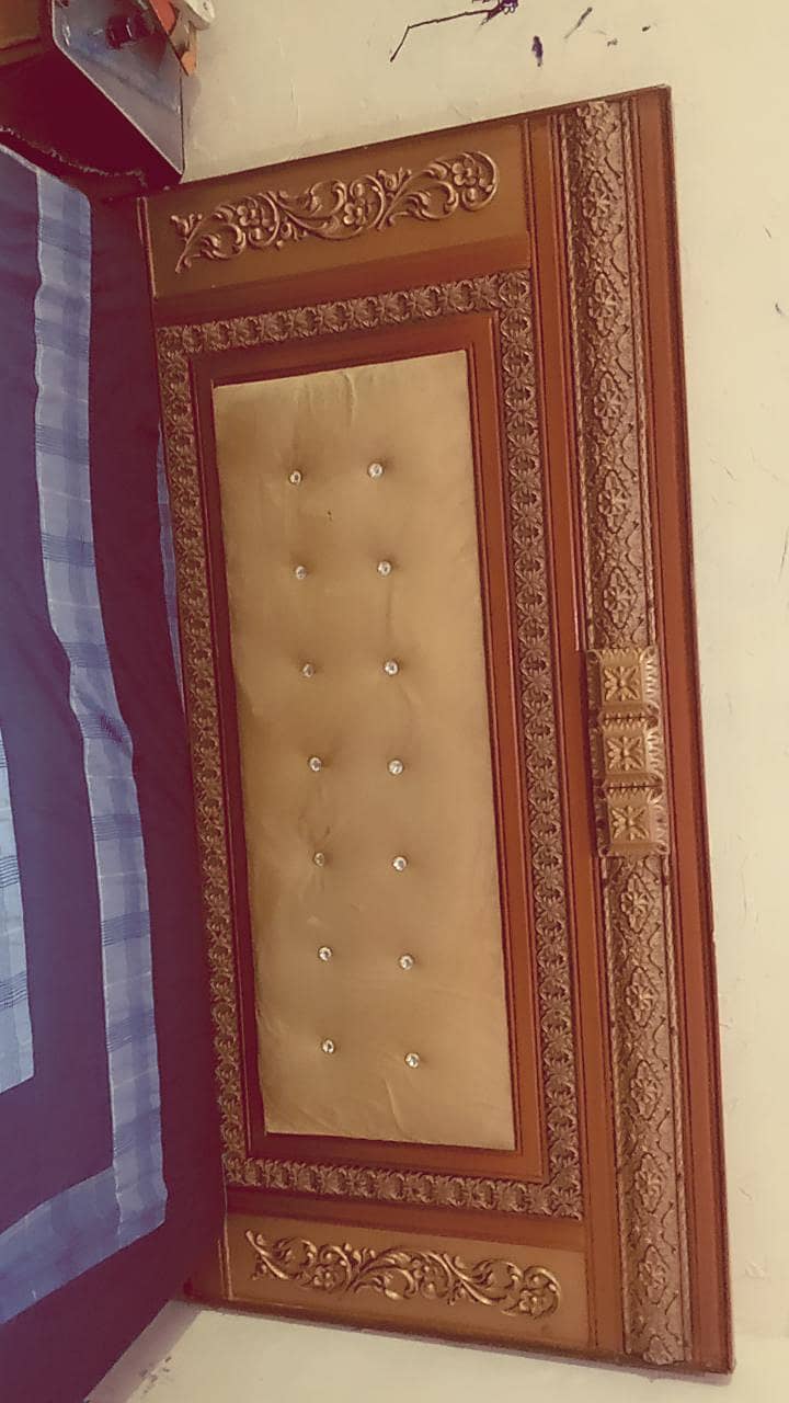 bed and dressing table 0