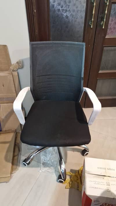 2 office chairs with adjustable back