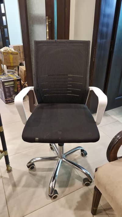 office chair with adjustable back