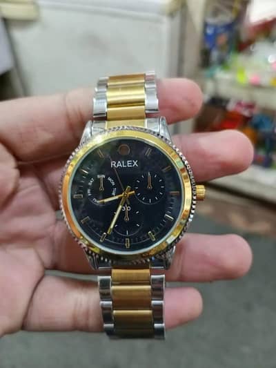 bahut acchi quality ki watch hamare pass dastayab hai 2 aadad