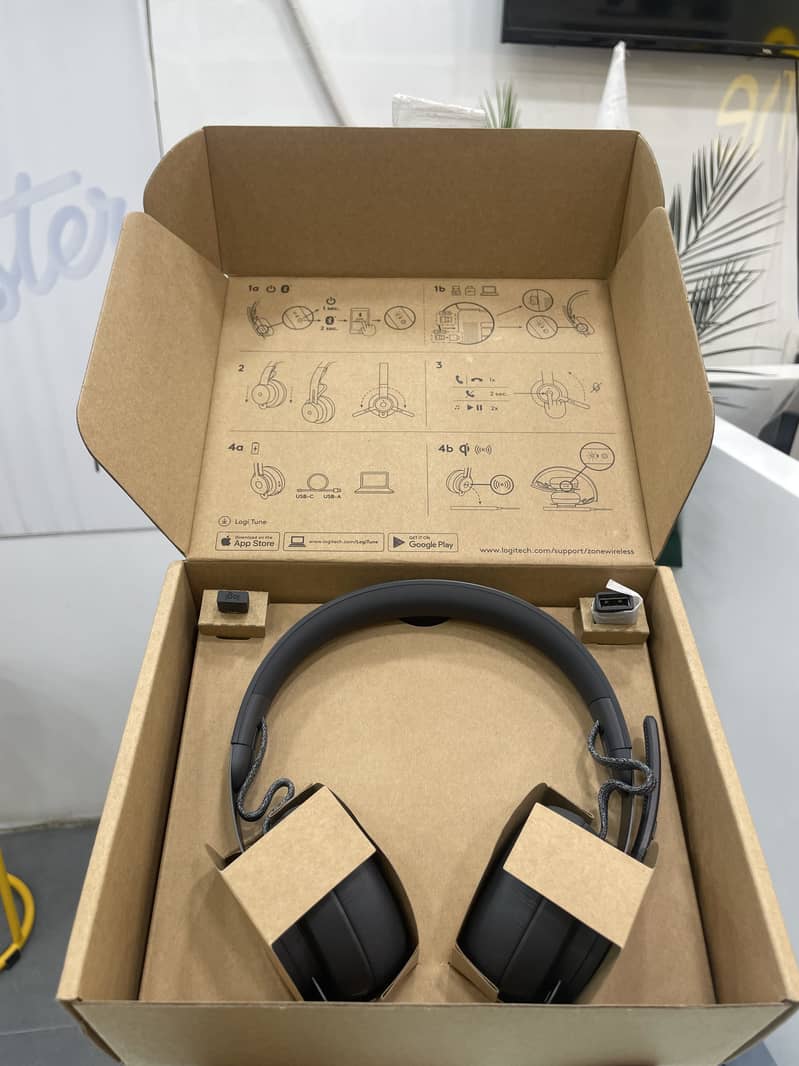 Logitech Zone Wireless Headset 8