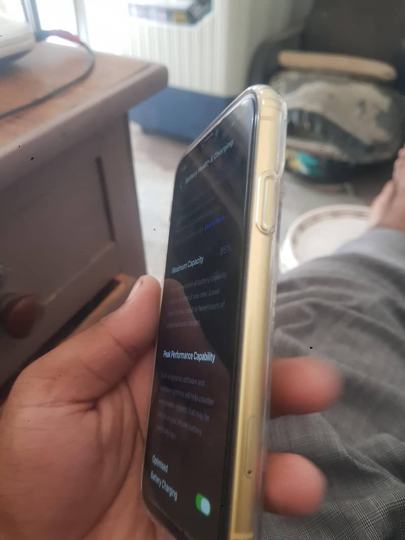 Apple iPhone 11 3