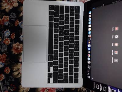 Apple M4 Air 24/512 available with box